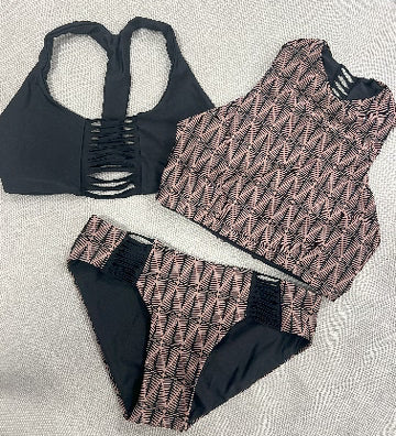 Ranger top, black. Destination top, Warrior. Moon Dunes bottom, Warrior